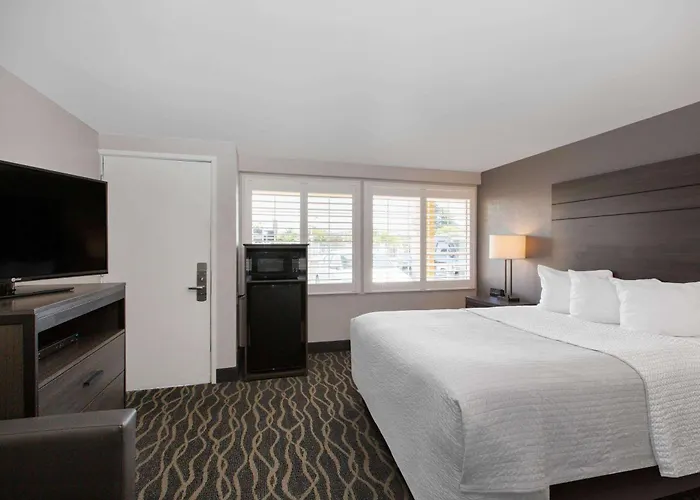 Finest Hotels in Ukiah CA