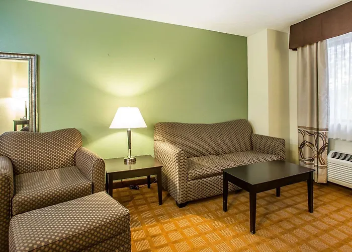 Top Marinette Hotels for Memorable Stays