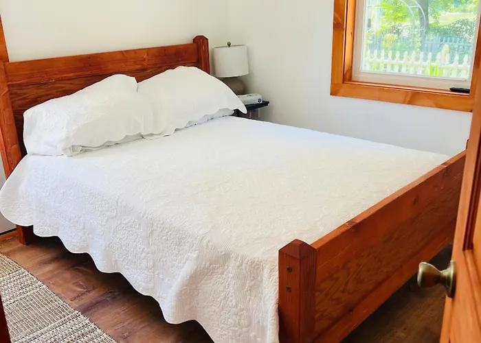 Best Hotels in Hudson, Michigan