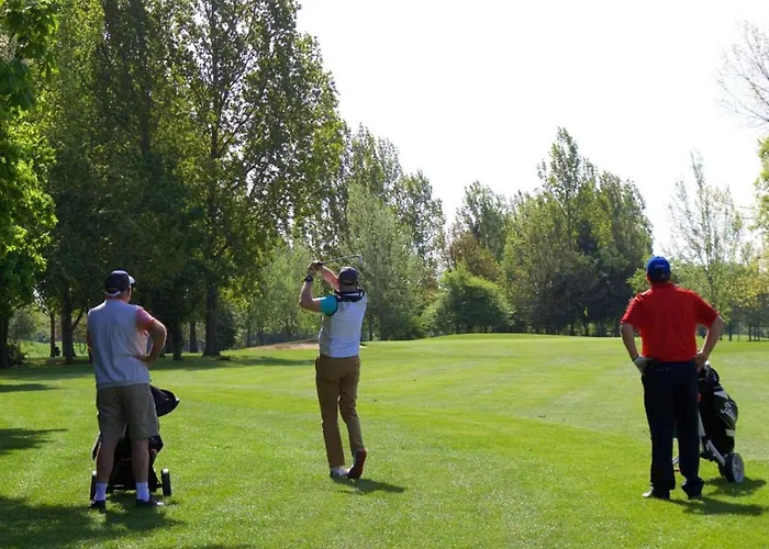 Top Country Hotels in Cambridge for Serenity & Charm